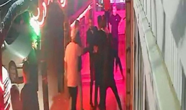 Denizli'de eğlence merkezi önünde kavga