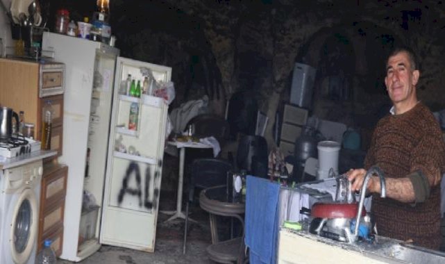 Hatay'da zelzelenin akabinde mağarada yaşamaya başladı