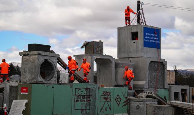 TSK İnsani Yardım Tugayı'ndan arama kurtarma tatbikatı