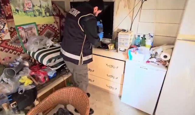 Zonguldak'ta polis, damacanalarda litrelerce sahte alkol ele geçirdi