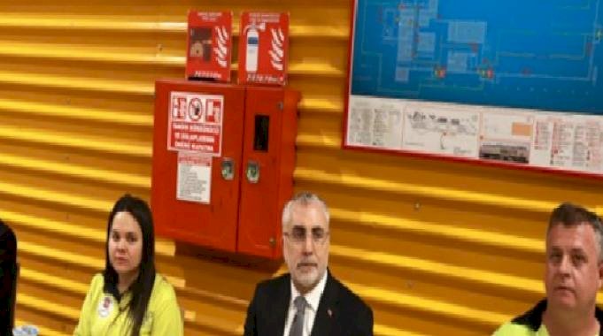 Bakan Işıkhan, Mersin&#039;de liman işçileriyle iftarda buluştu