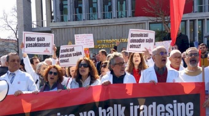 Hekimler ve Sağlık Emekçileri Beyaz Önlükleriyle Saraçhane’ye Yürüdü
