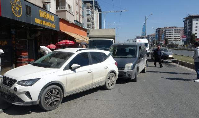 Malatya'da üç araçlı zincirleme kaza yaşandı