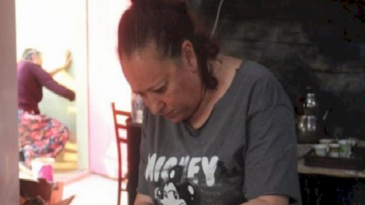 Emekli Öğretmen Köy Duvarlarını Sanatla Canlandırıyor