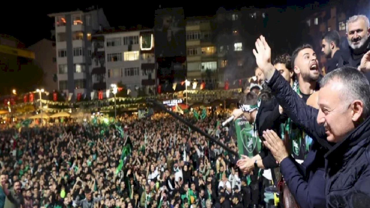 İzmit Kent Meydanı’nda tarihi kutlama