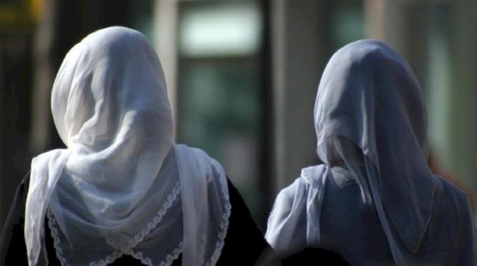 KKTC’de öğrenciler, başörtüsü ile derse girebilecek