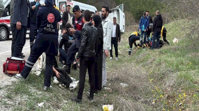 Kontrolden çıkan tır, minibüsle çarpıştı: 6 yaralı