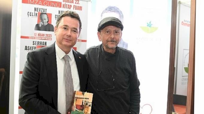 Şair ve yazar Nevzat Çelik okurlarıyla Osmangazi standında buluştu