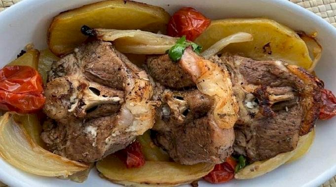 Ziyafet sofralarına yakışır: Fırında kuzu karski