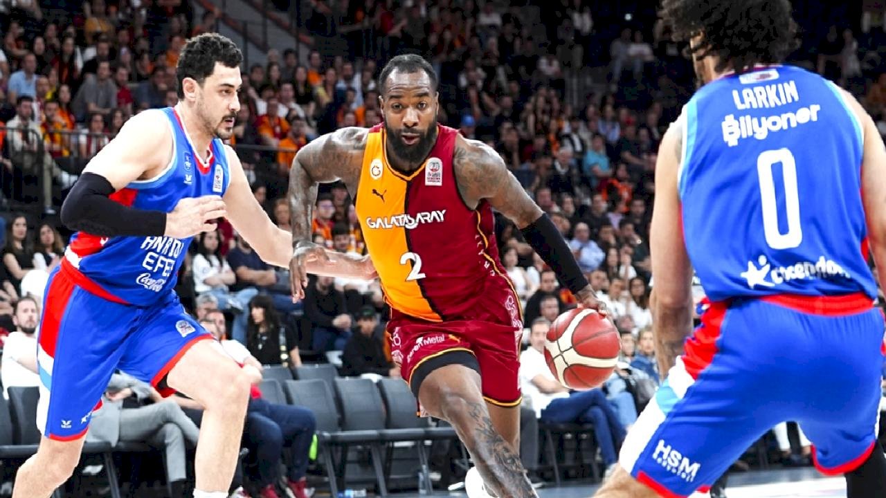 Anadolu Efes&#039;ten Galatasaray&#039;a 34 sayılık fark!