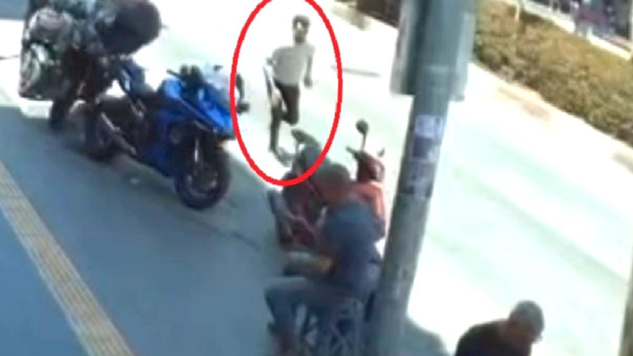 Antalya&#039;da polise yakalan sürücü,hem motorunu hemde arkadaşını bırakıp kaçtı