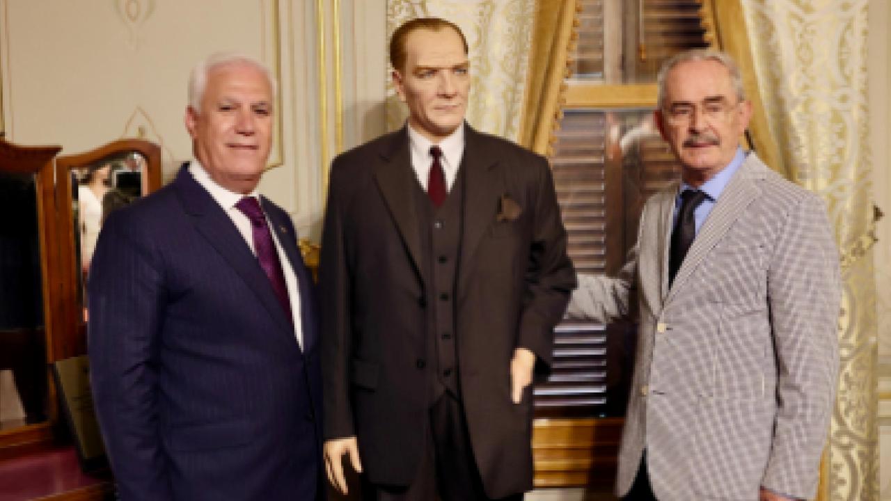 Atatürk’ün balmumu heykeli, Bursa Hünkâr Köşkü’nde