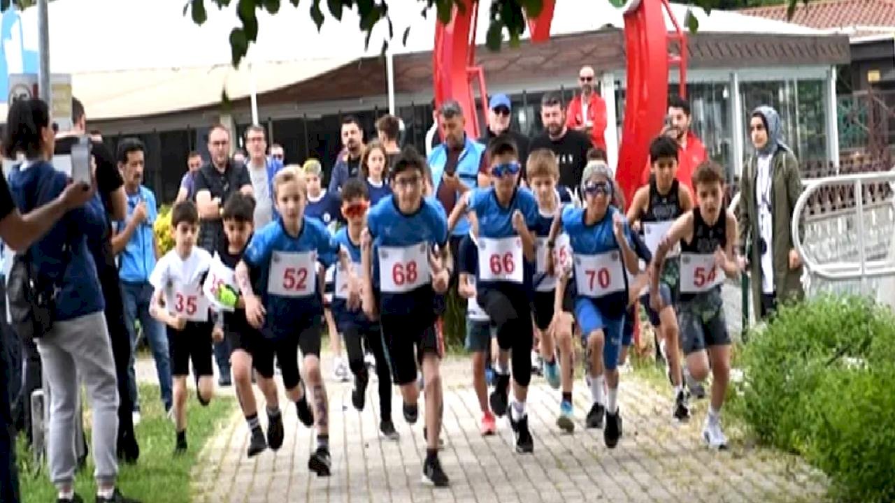 Bursa Osmangazi&#039;de genç sporcuların duatlon heyecanı