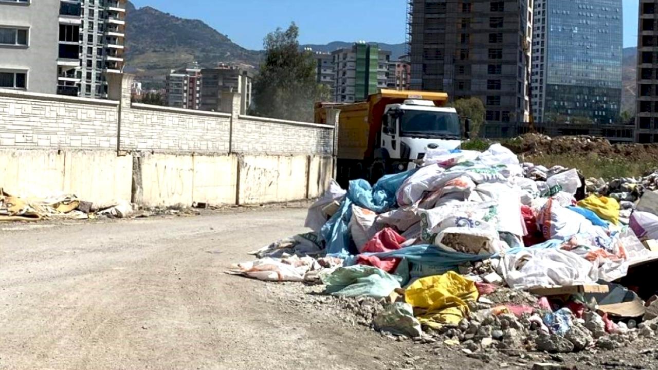 CHP&#039;li İzmir&#039;de vatandaşların çöp isyanı: Hindistan&#039;a döndük