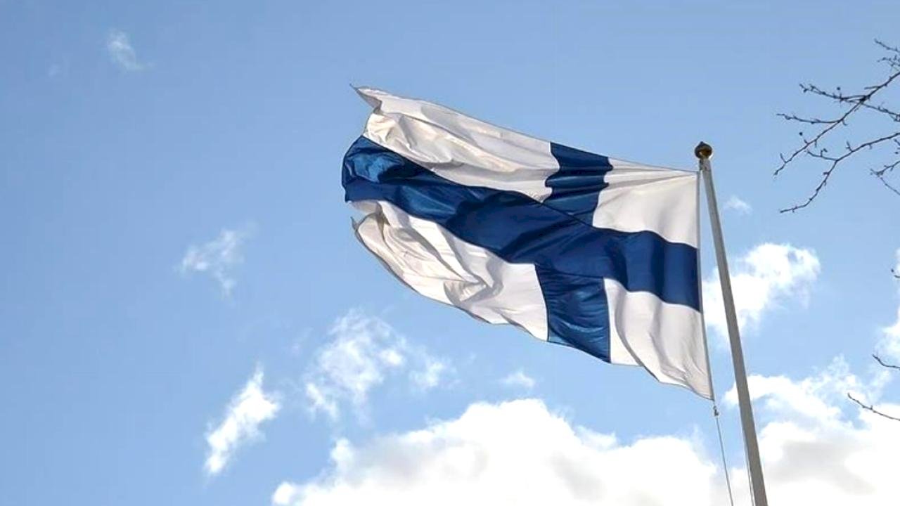 Finlandiya’da helikopterler havada çarpıştı: 5 ölü