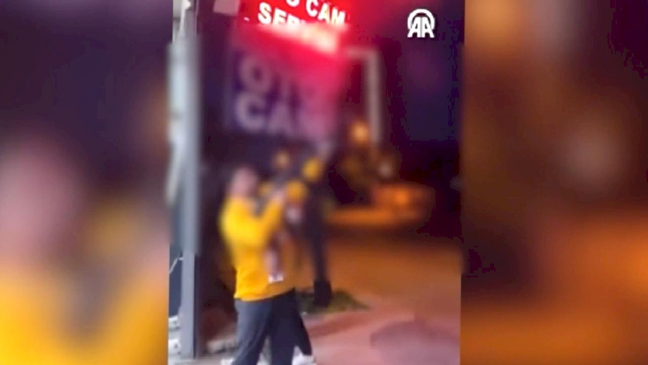 İstanbul&#039;da şampiyonluk kutlamasında pompalı tüfekle ateş açan şahsa gözaltı