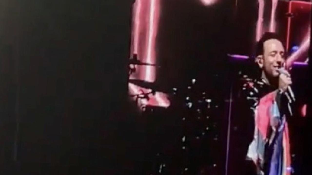 Mabel Matiz, ODTÜ konserinde LGBT bayrağı açtı