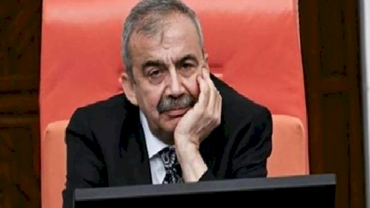 Sırrı Süreyya Önder&#039;in vasiyeti: Tabutumun ardından oku