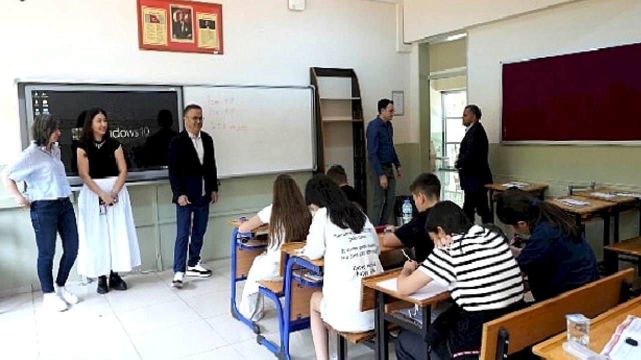 &quot;2025 İzmir Bilim Olimpiyatları (İZBO) 2. Aşama: Yüz Yüze Değerlendirme Sınavı&quot; Gerçekleştirildi