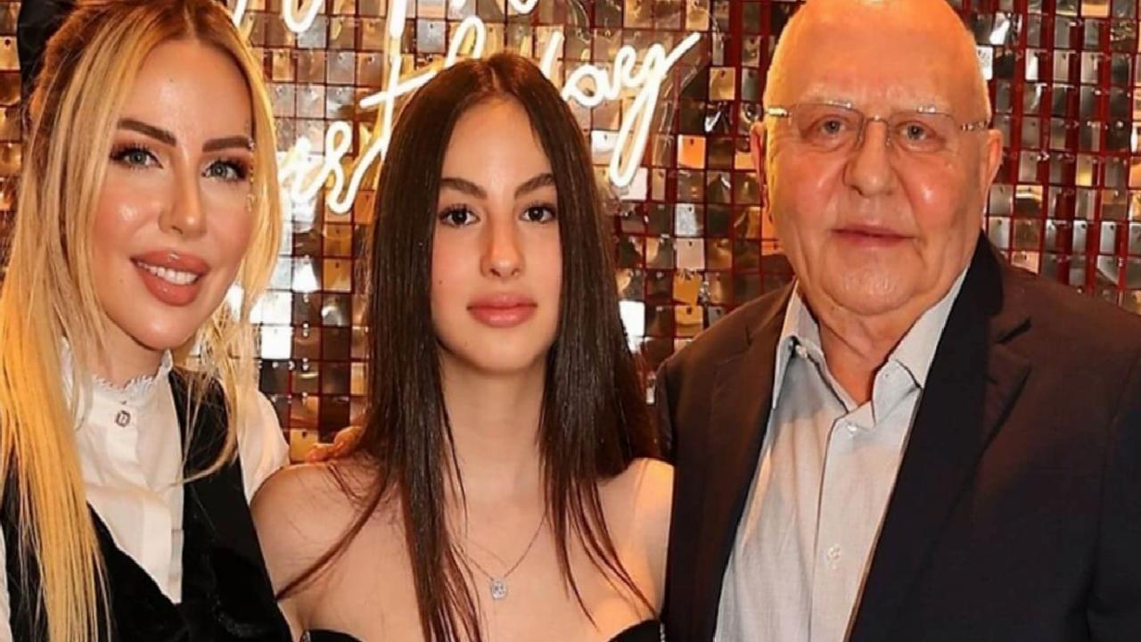 80 Yaşındaki Milyarder ve 38 Yaşındaki Eşi 3. Yıl Dönümünü Kutladı