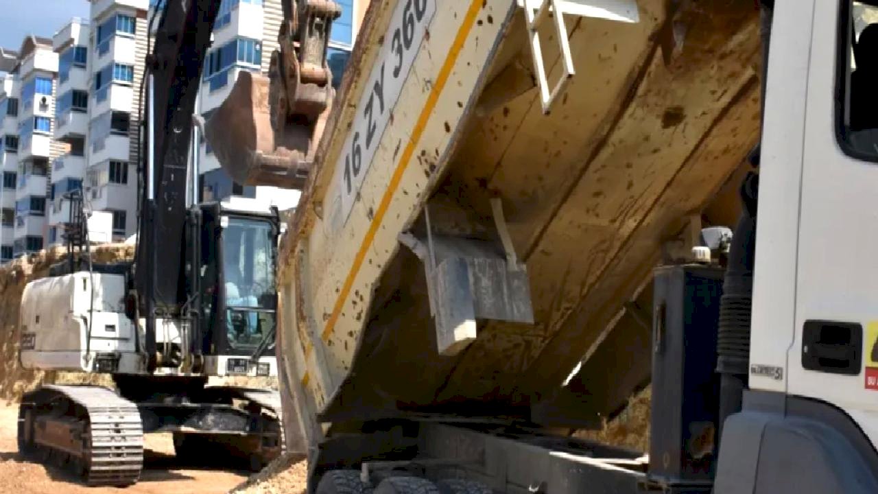 Bursa Gemlik’te yol açma çalışmaları hız kesmeden sürüyor