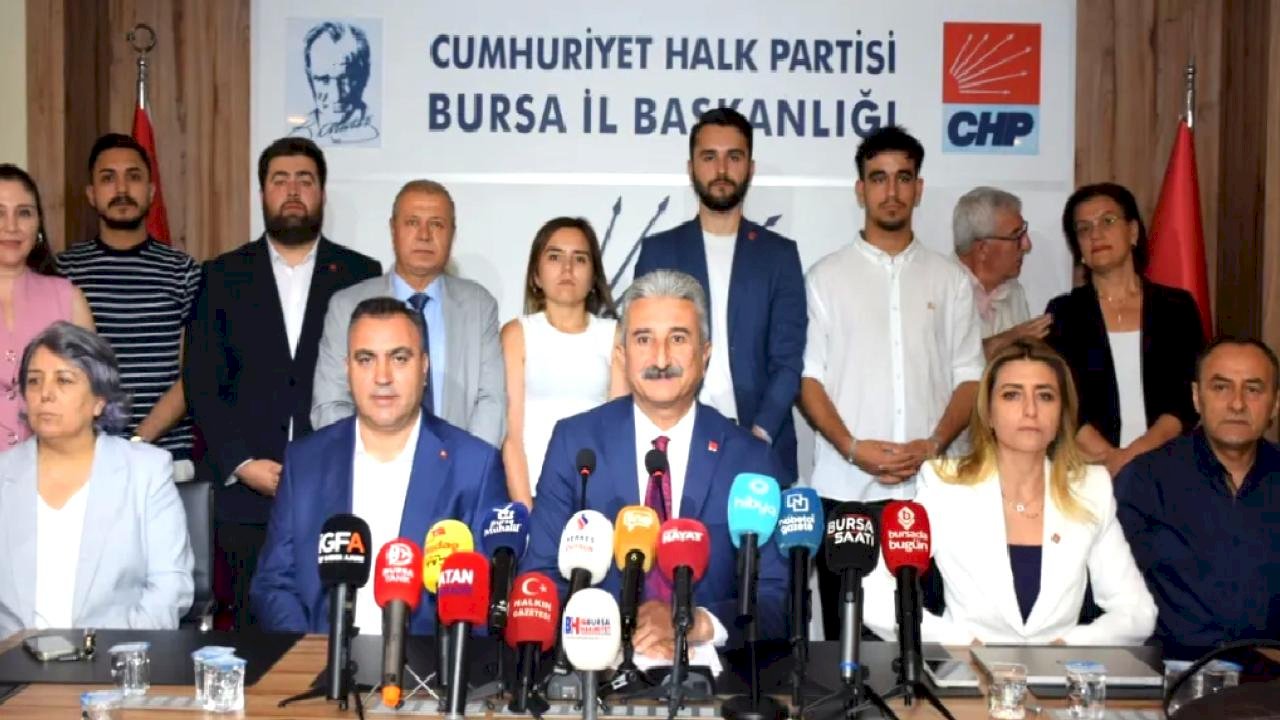 CHP Bursa&#039;dan eğitim notu: Eğitim çöküyor, MEB sınıfta kaldı!