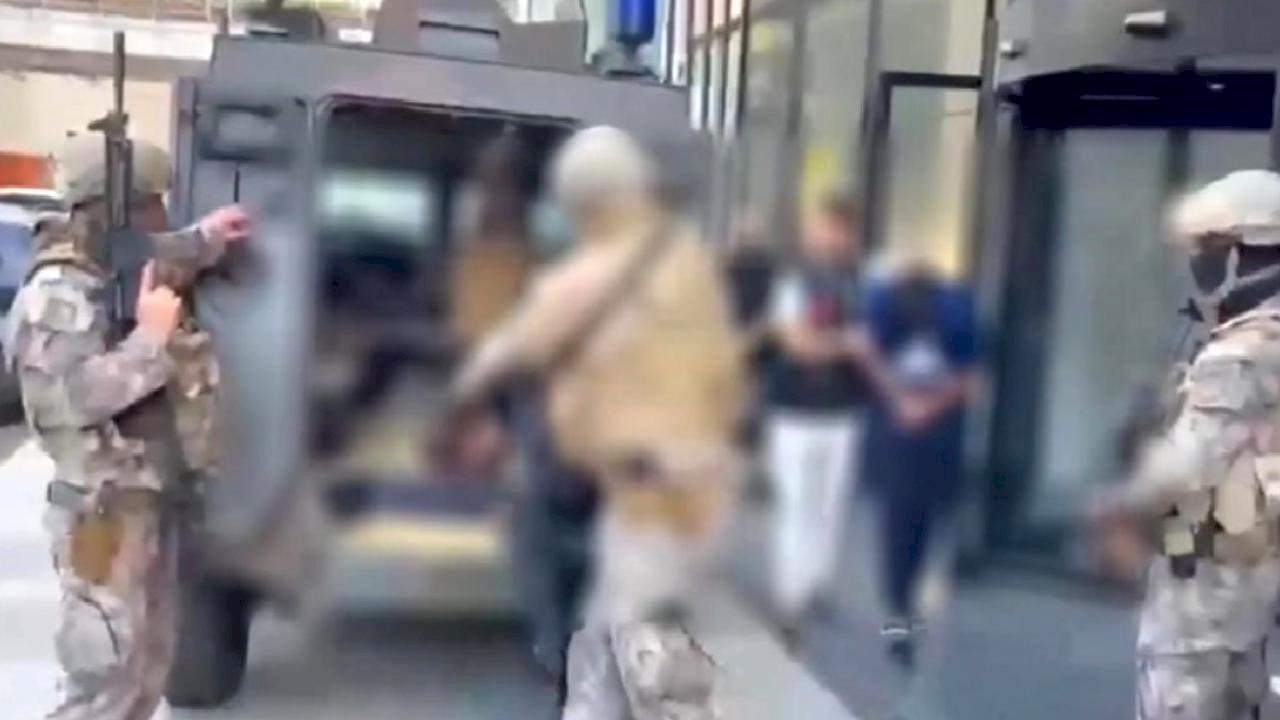 Diyarbakır&#039;da  &quot;Akbaba Operasyonu&quot;: 18 tutuklama