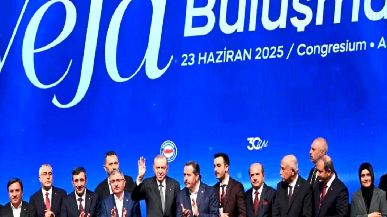 Erdoğan’dan Memur-Sen'e övgü: Milletin ve demokrasinin yanında saf tuttunuz