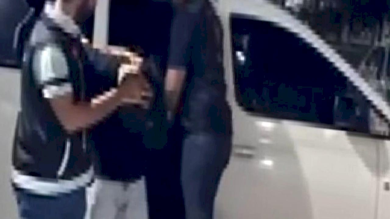 İstanbul&#039;da sanayi sitesinde çıkan yangına ilişkin 2 şüpheli gözaltına alındı