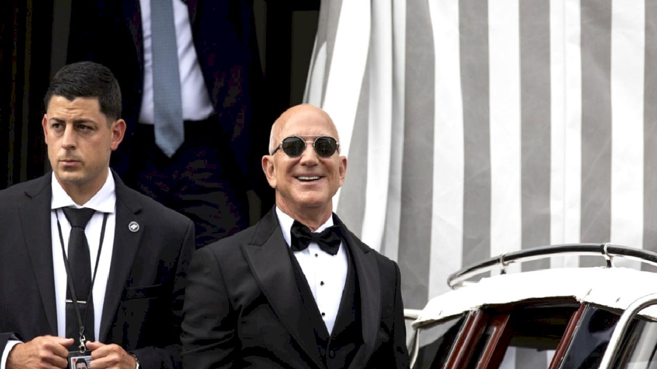Milyarder Jeff Bezos ihtilamlı bir düğün ile evlendi