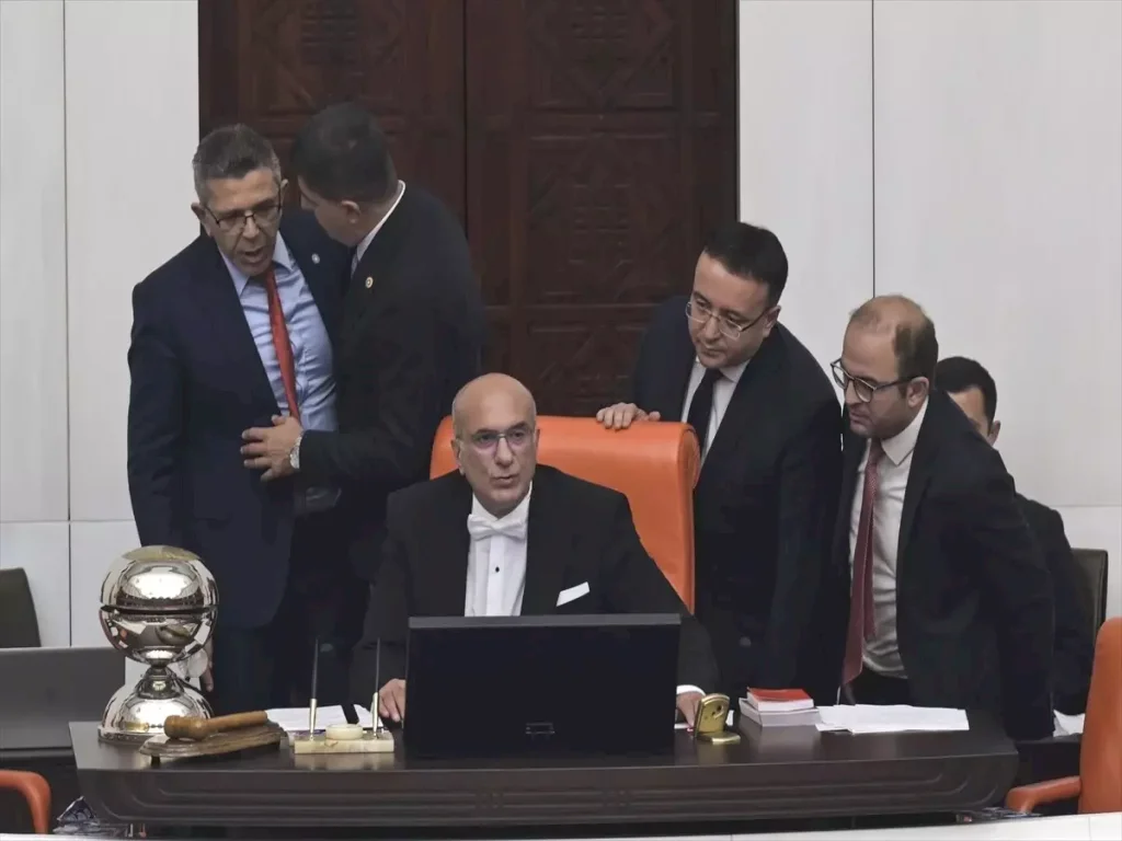 TBMM&#039;de İYİ Parti Milletvekili Öztürk&#039;e Kınama Cezası