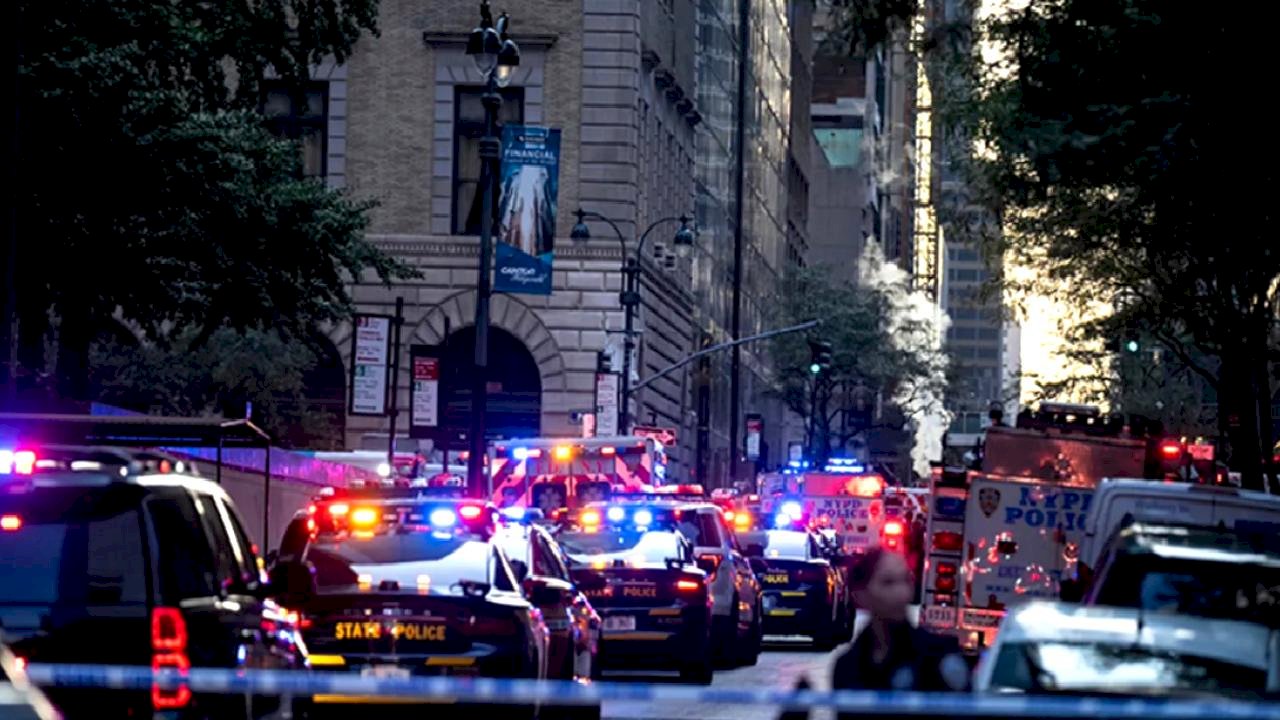 ABD&#039;de gökdelende dehşet: Silahlı saldırgan polisi ve sivilleri vurdu