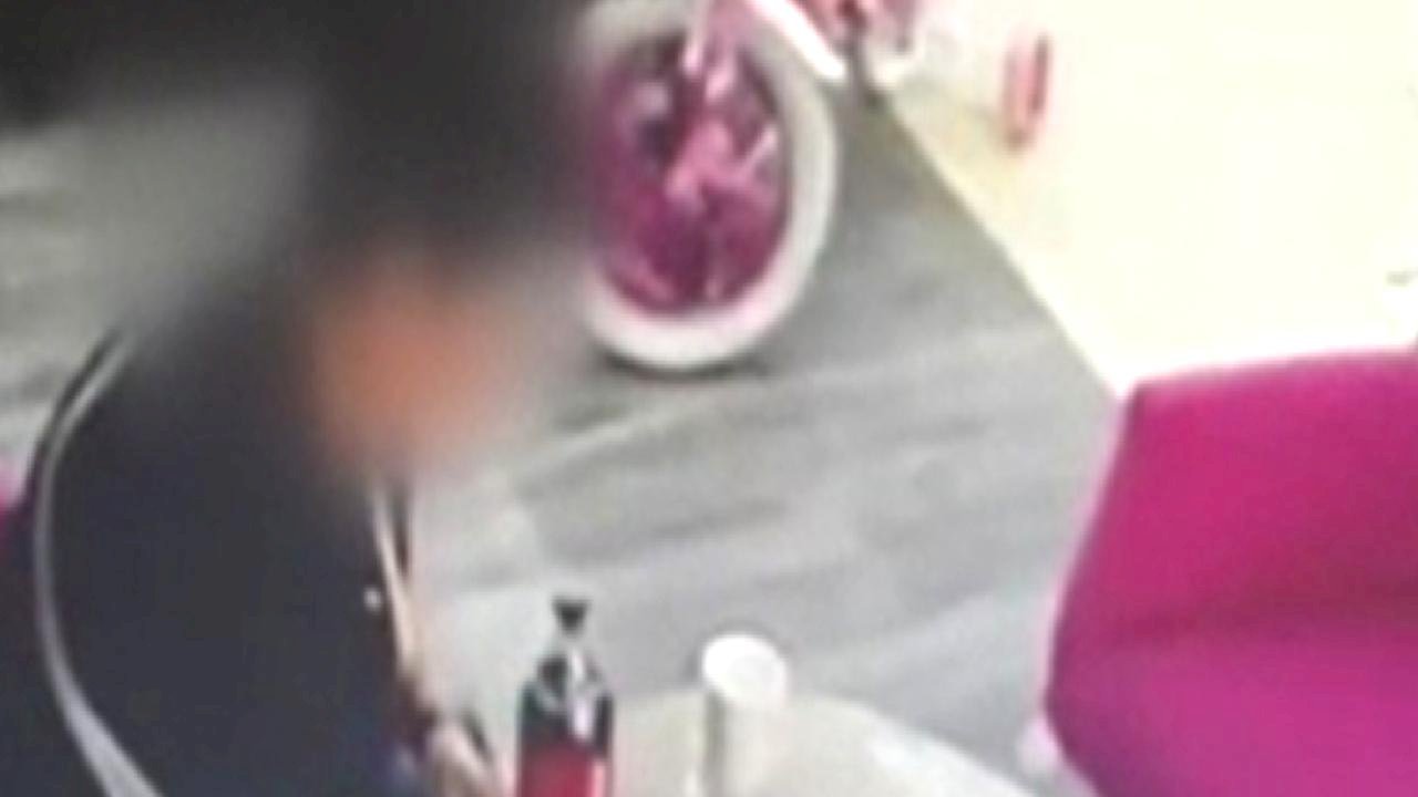 Ankara'da eltisinin içeceğine ilaç koyan kadının görüntüsü güvenlik kamerasına yansıdı