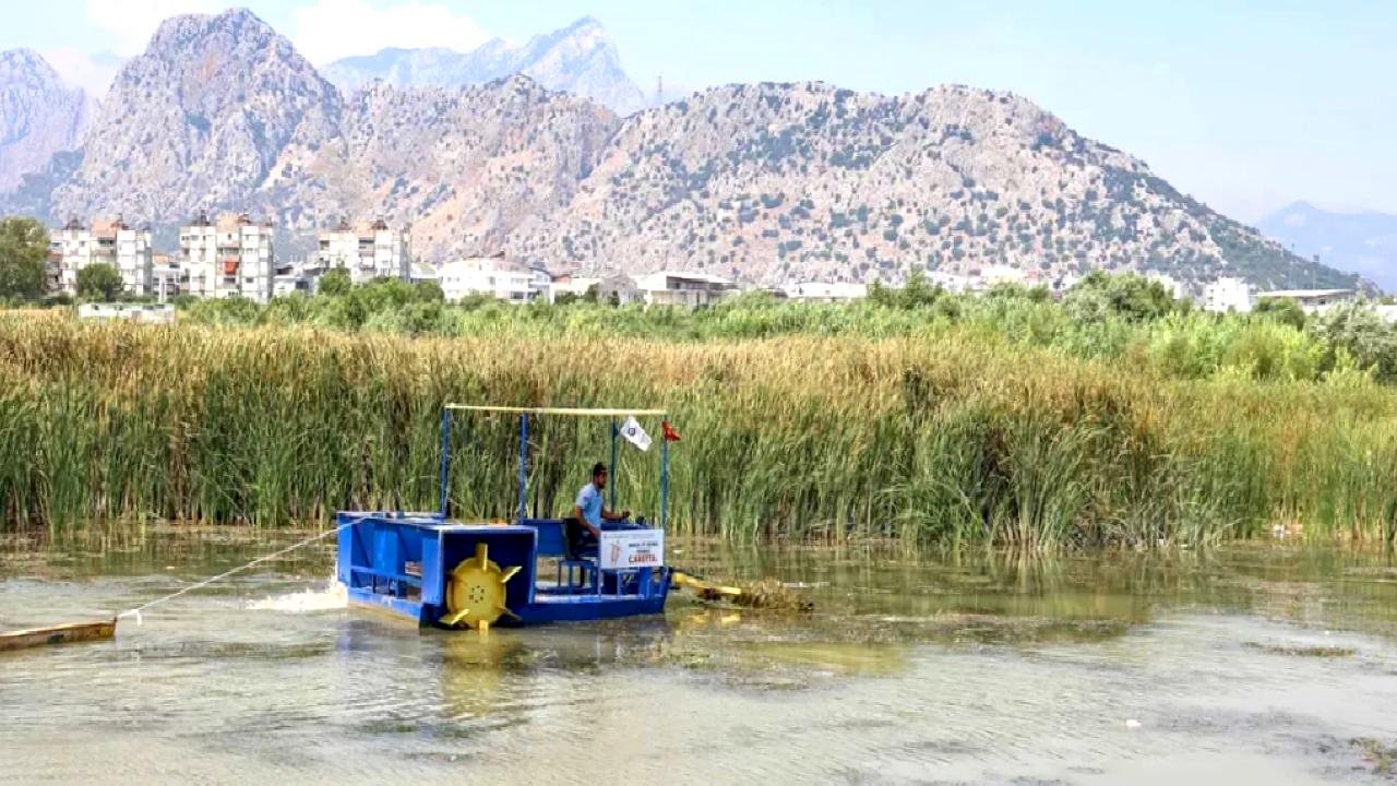 Antalya Boğaçayı’nda ekolojik temizlik devam ediyor