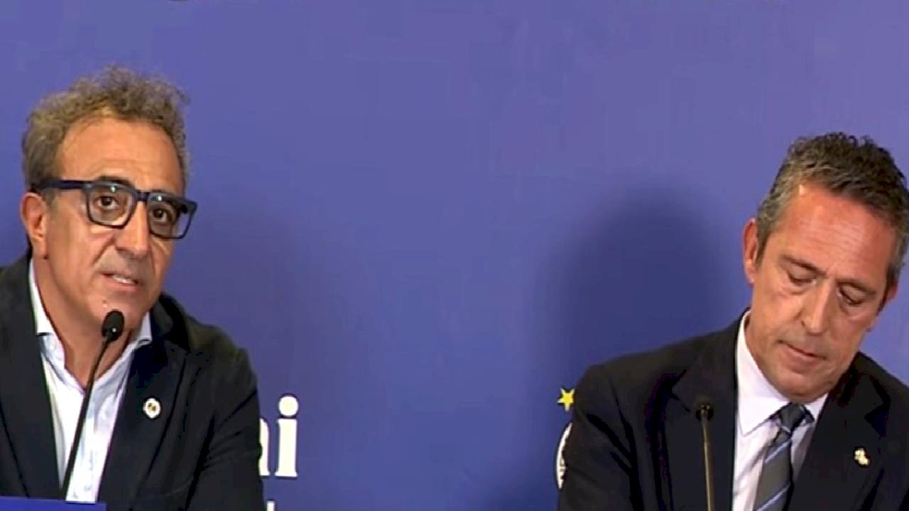 Fenerbahçe&#039;de sponsorluk anlaşmasıyla ilgili imzalar atıldı