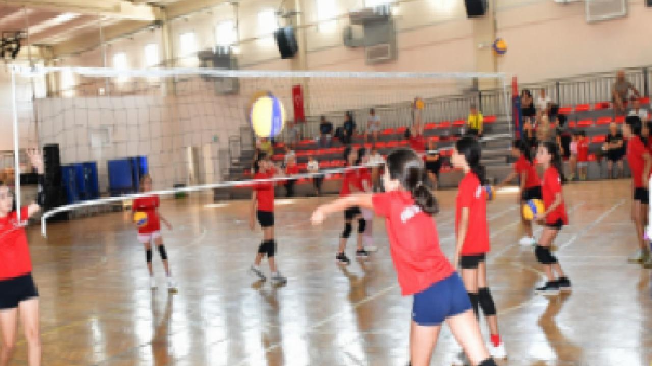 İzmir Çiğli’de 7’den 70’e yaz boyu spor coşkusu