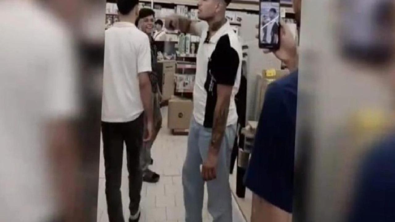 Şanlıurfa'da markette etrafa deodorant sıkan şüpheli yakalandı