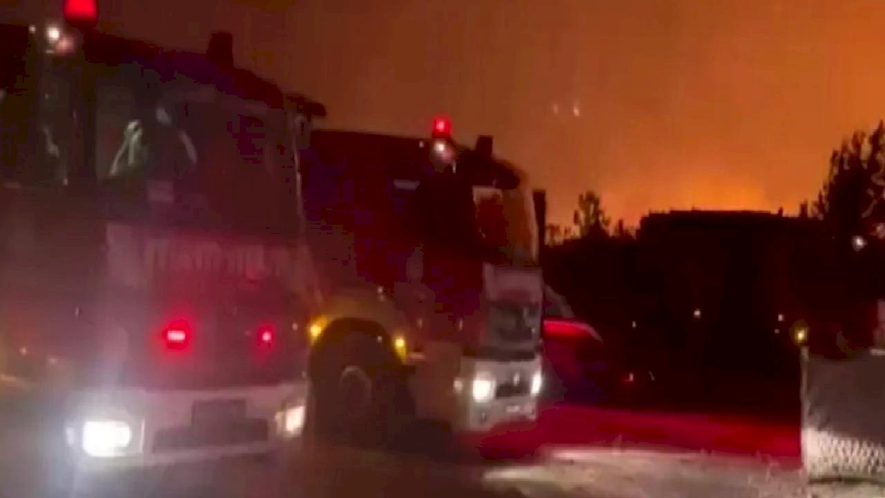 Tekirdağ Şarköy ve Çanakkale Ayvacık’ta yangınlara müdahale sürüyor