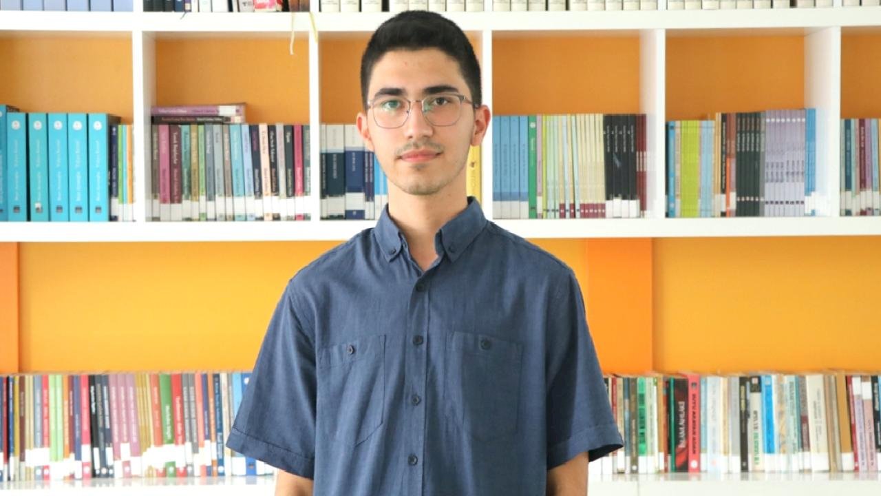 YKS'de Türkiye 5'incisi olan Yusuf Arda, başarısını Gazzeli yaşıtlarına adadı