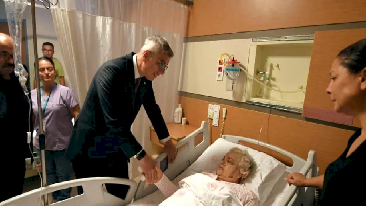 Bakan Memişoğlu, Balıkesir’deki depremzedeleri ziyaret etti