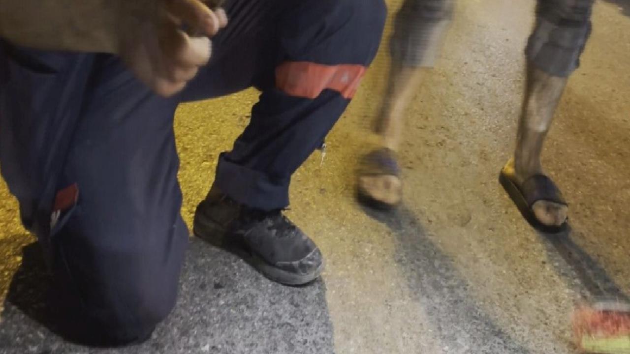 Hatay'da kazada kopan parmağı, gece karanlığında aradılar