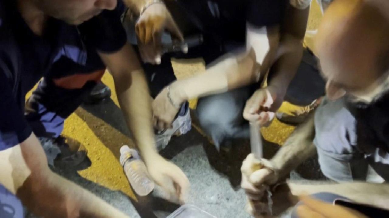 Hatay'da kazada kopan parmağı, gece karanlığında aradılar