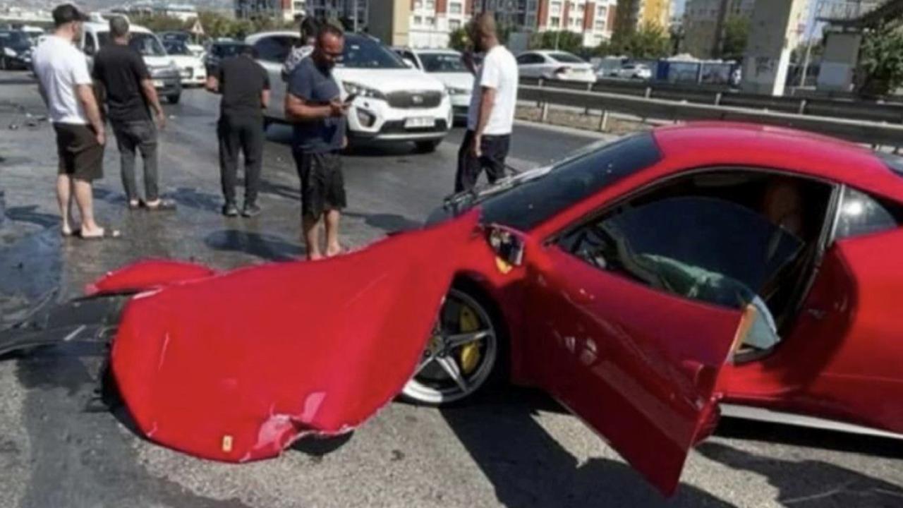 İstanbul'da kazaya karışan Ferrari satıldı: Futbolcu satın aldı