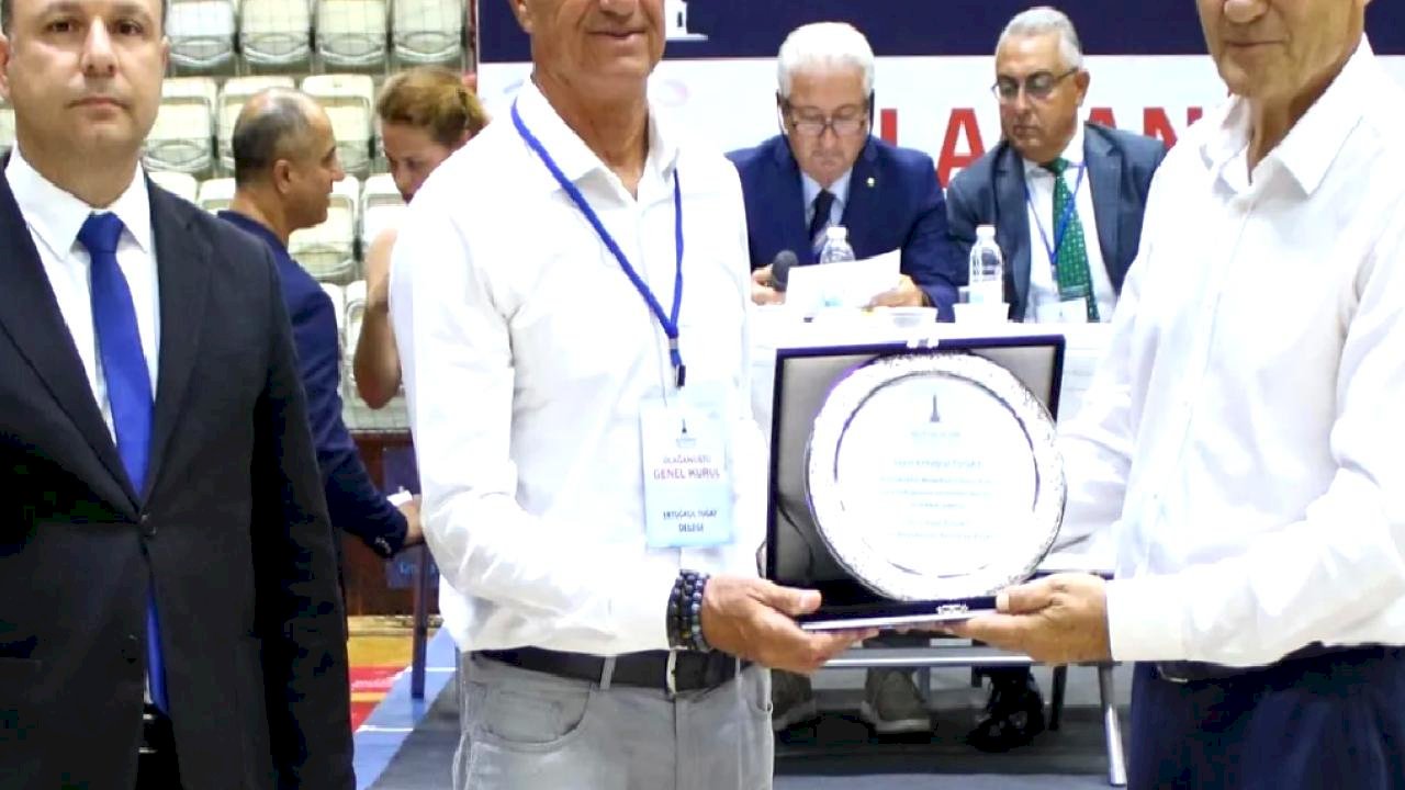 İzmir Büyükşehir Spor Kulübü’nde bayrak değişimi