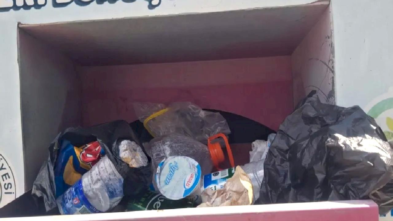 Keşan’da giysi toplama kutularında çöp tepkisi!