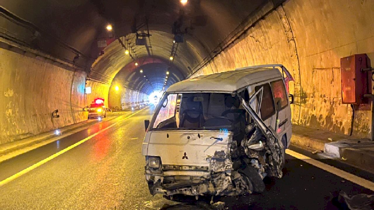Kocaeli&#039;de TEM Otoyolu&#039;nda zincirleme kaza: 5 yaralı