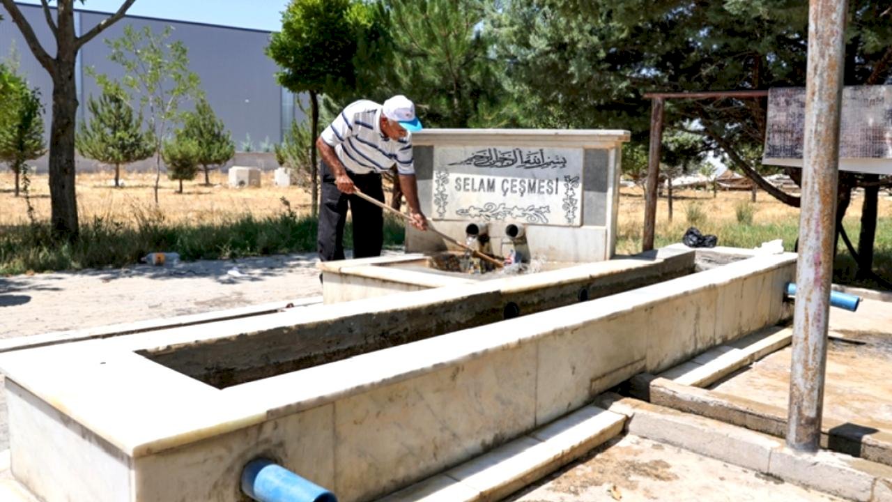 Konya&#039;da emekli inşaat ustası, atıl çeşmeleri hayata döndürüyor