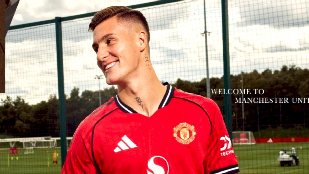 Manchester United, Benjamin Sesko’yu renklerine bağladı