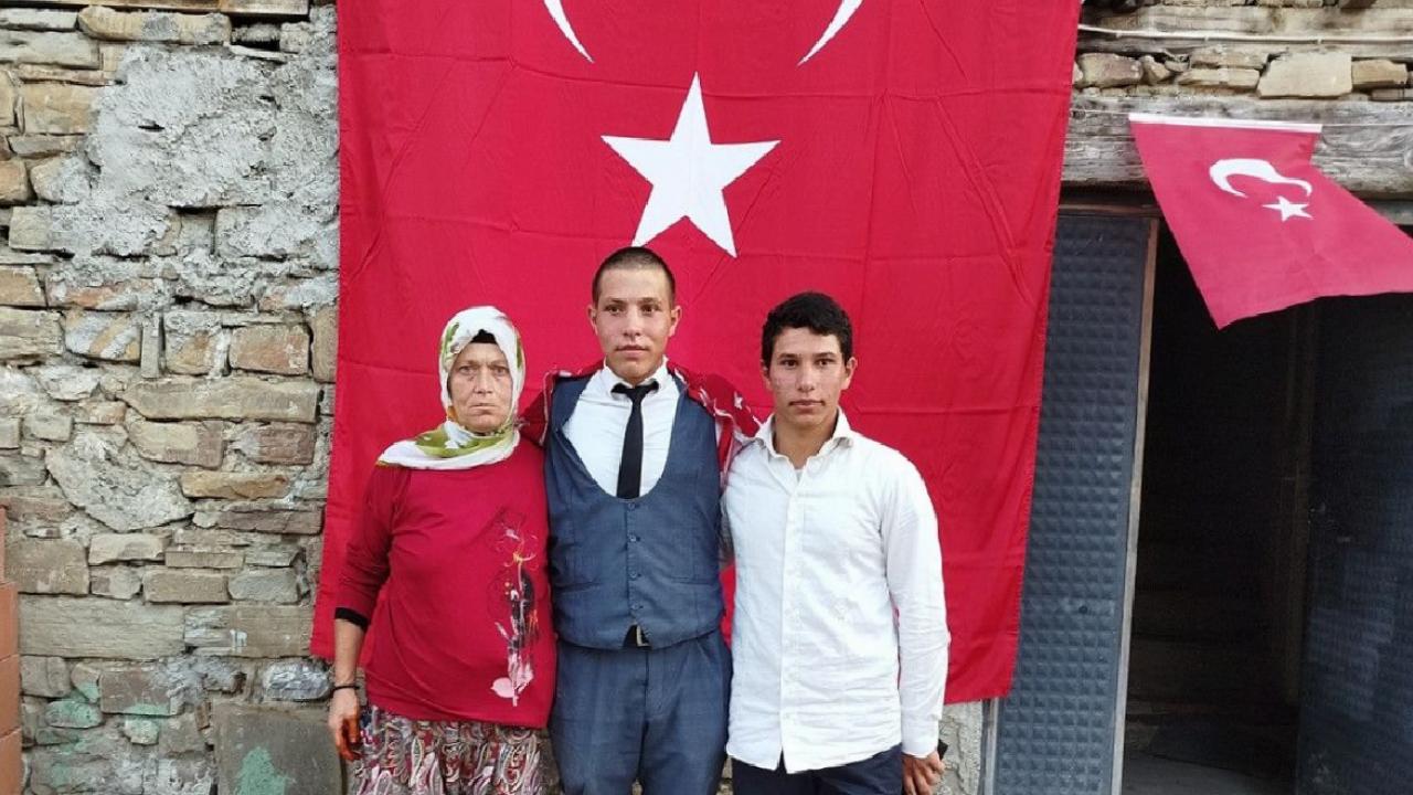 "Sadece garibanlar mı gider askere" diyen gence davul zurnalı uğurlama