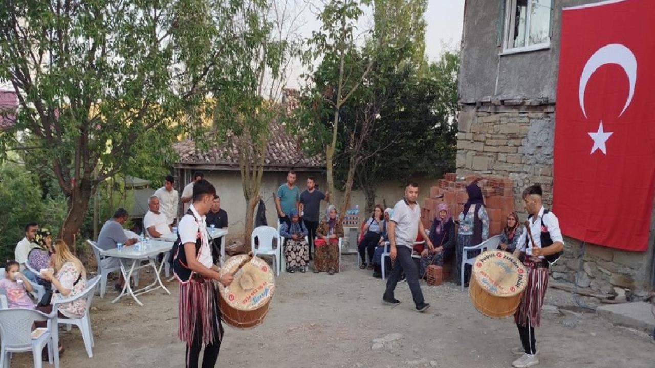 "Sadece garibanlar mı gider askere" diyen gence davul zurnalı uğurlama